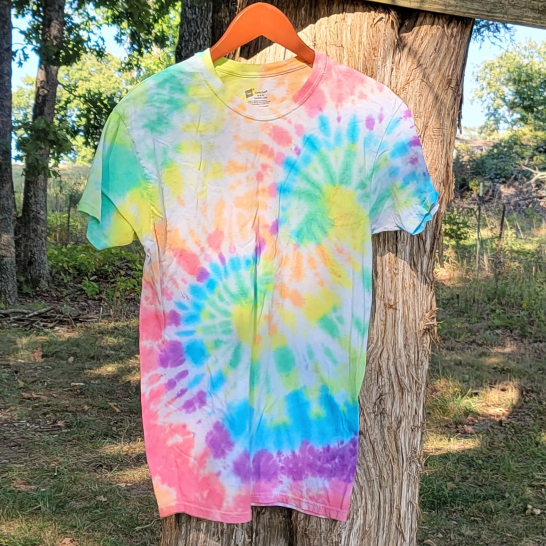 Rainbow Heart Tie Dye Tee Shirt - Medium - Hypno Monkey